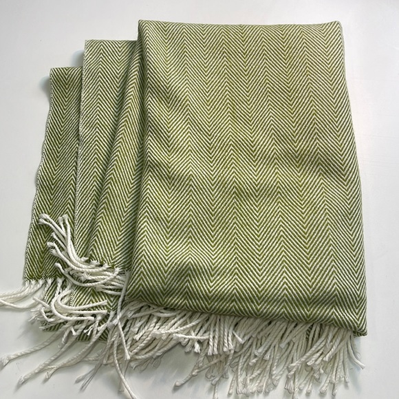 Accessories - Green and White Shawl soft